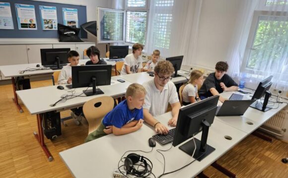 Besuch in der IT-HTL Besuch in der IT-HTL